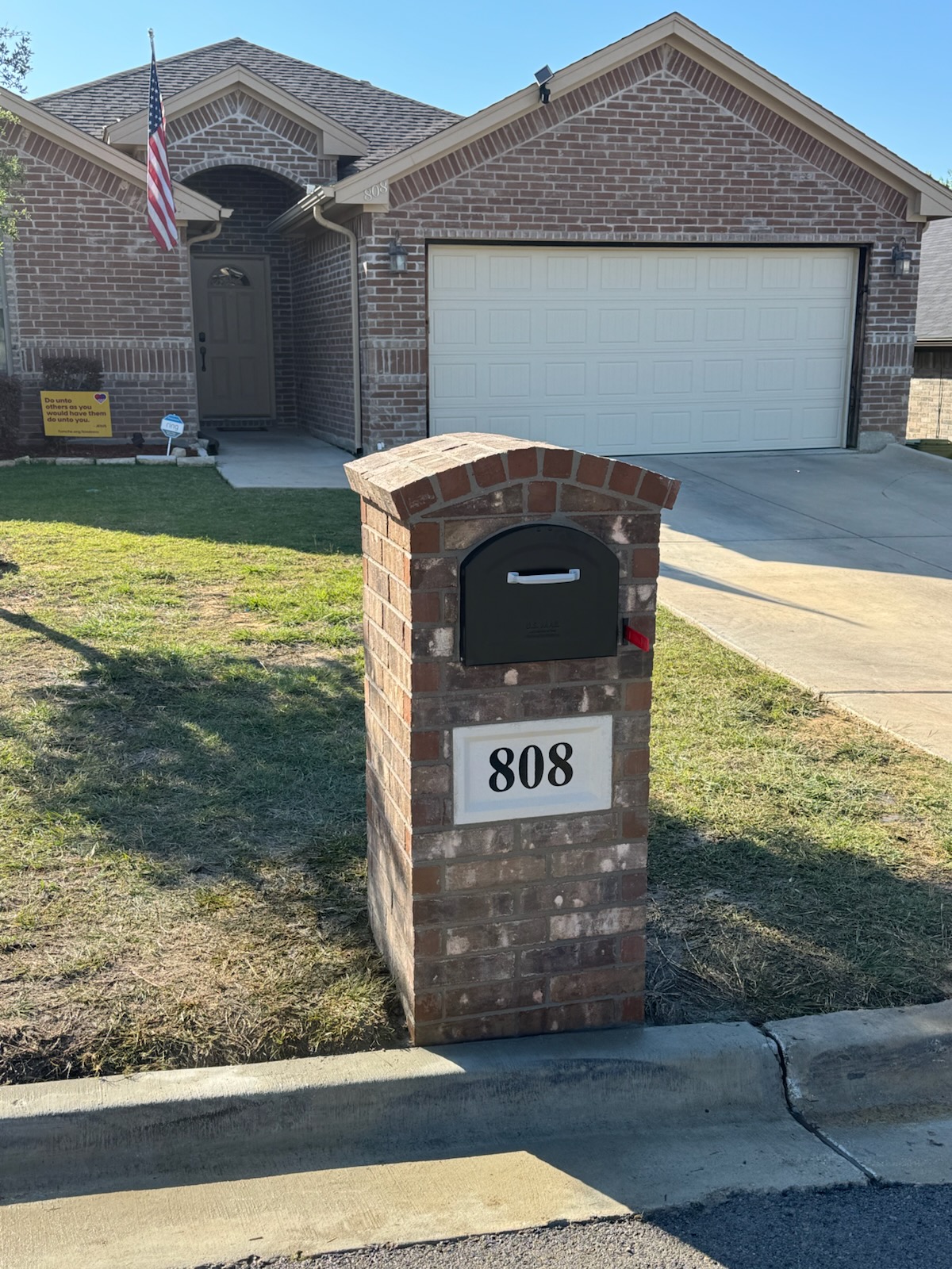 Arched Top Brick Mailbox in Dallas, TX - Dallas masonry portfolio